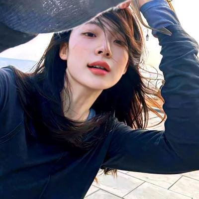 品牌活动现场实拍：当红小花机场牵手女助理，后援会发声明